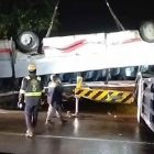 Bus Kontraktor PT. RAPP di Pelalawan Terbalik, Dua Tewas, Belasan Luka-luka